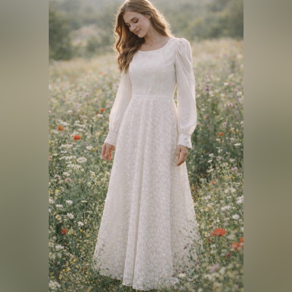 American Vintage Dresses & Skirts - VTG 70s Handmade White Lace “Gunne” Style Prairie Cottage Maxi Wedding Dress, S